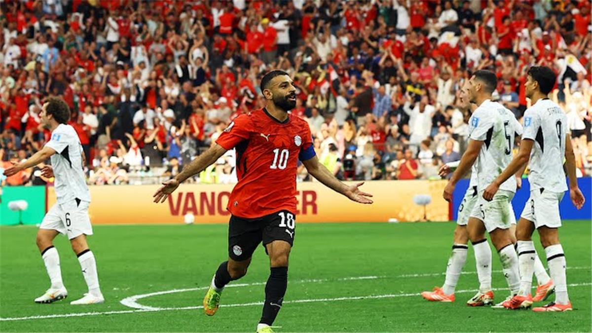لا احترام داخل الملعب.. مدافع أستراليا يستفز محمد صلاح قبل مواجهة مصر 