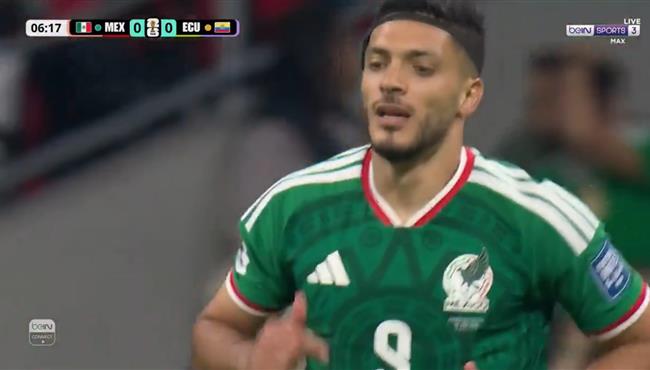 راؤول خيمينيس كاد ان يسجل هدف امام الاكوادور بكاس العالم