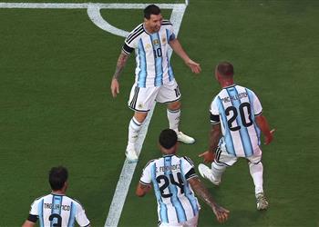 مطالبات بإيقاف لاعب منتخب الأرجنتين وغيابه عن مباراة إنجلترا في كأس العالم