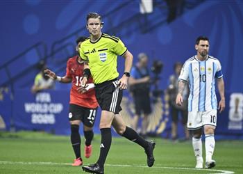 سبب استبعاد حكم مباراة مصر والأرجنتين من كأس العالم وحقيقة معاقبته