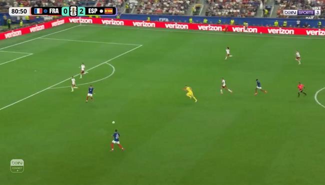خطأ فادح من سيمون كان ان يتسبب في هدف لفرنسا بكأس العالم