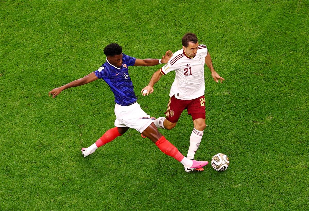 رجل مباراة إسبانيا وفرنسا في كأس العالم