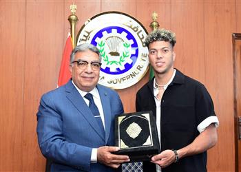 محافظ الدقهلية ي كرم إمام عاشور بعد تألقه مع منتخب مصر في كأس العالم