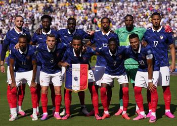 نجم منتخب فرنسا يشعل الصراع بين ثلاثي الدوري الإنجليزي على التعاقد معه