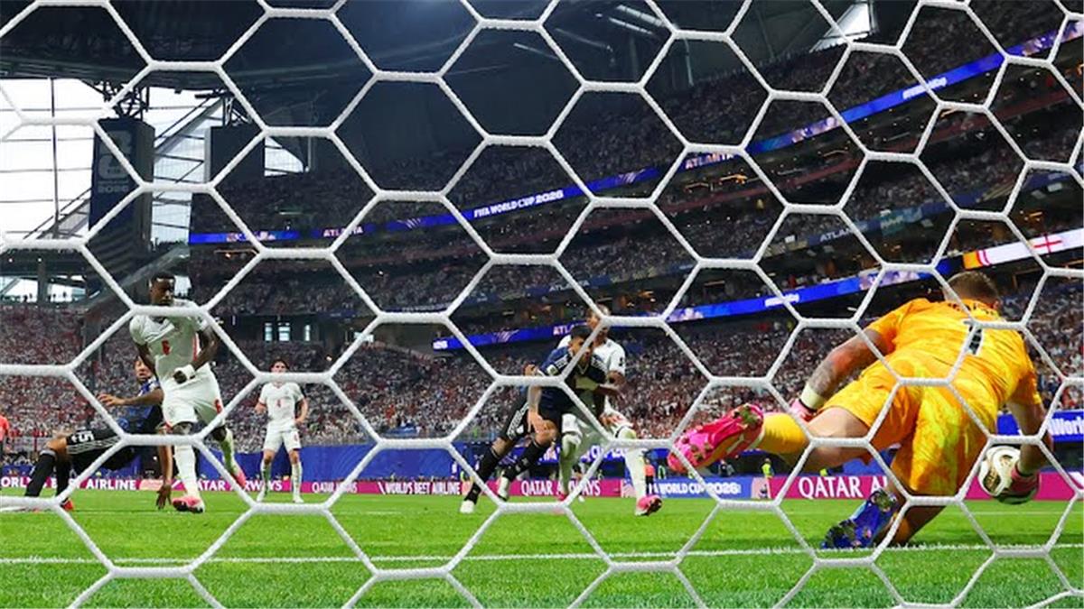 فيديو | في الوقت القاتل.. ميسي يصنع ولاوتارو مارتينيز يسجل هدف الأرجنتين الثاني أمام إنجلترا