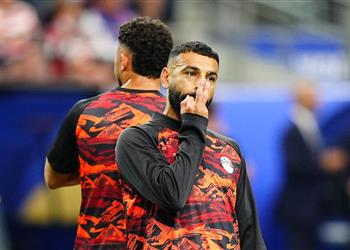 بعد موافقته على تخفيض راتبه عملاق أوروبي يقدم عرضه الأول لحسم صفقة محمد صلاح