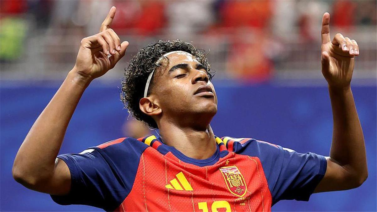 جدة لامين يامال قبل نهائي كأس العالم: أحمد الله عندما أراه على التلفزيون 