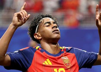 جدة لامين يامال قبل نهائي كأس العالم أحمد الله عندما أراه على التلفزيون