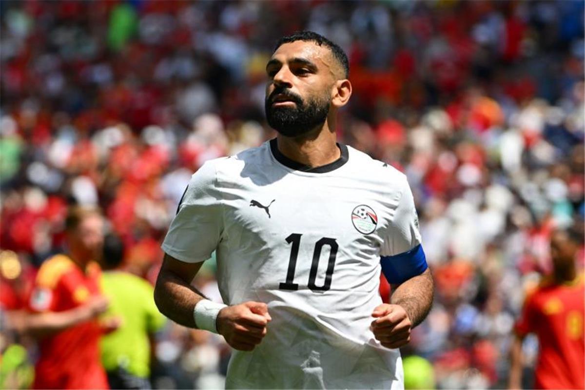 موعد وصول محمد صلاح إلى إسطنبول لحسم وجهته القادمة 