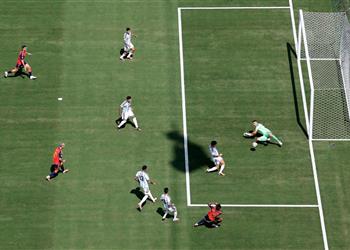 فيديو لاعب الأرجنتين يغادر مصاب ا أمام إسبانيا في نهائي كأس العالم