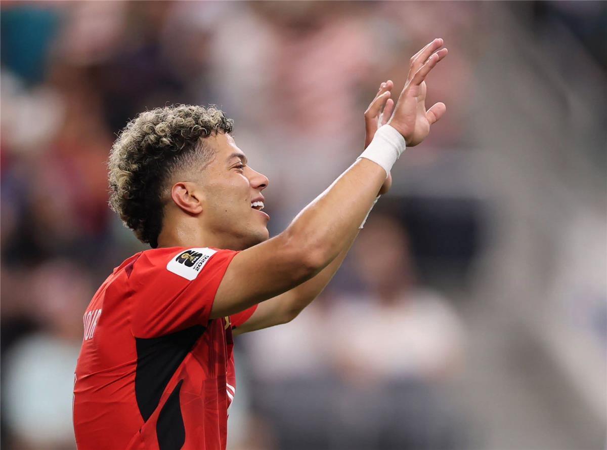 الأهلي يضع شرطًا وحيدًا لبيع إمام عاشور إلى الاتحاد السعودي