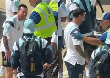 فيديو رد فعل ميسي أثناء التفتيش في المطار يلفت الأنظار قبل مواجهة الرأس الأخضر