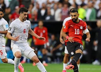 عالم سياسي إيراني يرفع دعوى قضائية ضد فيفا بسبب مباراة مصر