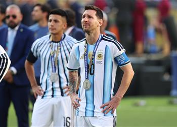 فيديو منتخب الأرجنتين يوجه رسالة عاطفية لـ ميسي بعد بكائه بسبب الخسارة أمام إسبانيا