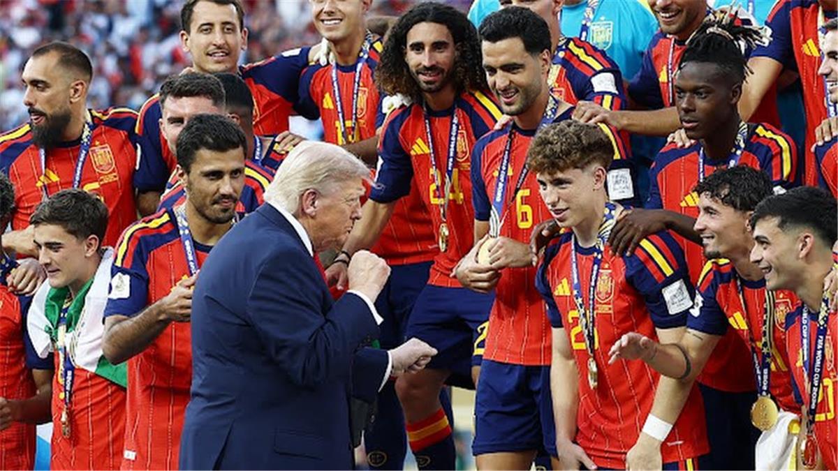 لاعب إسبانيا يتجاهل ترامب بعد التتويج بكأس العالم 