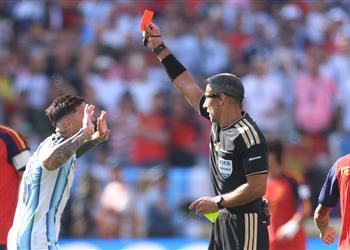 شبكة تحكيمية تقيم أداء حكم مباراة نهائي كأس العالم بين الأرجنتين وإسبانيا