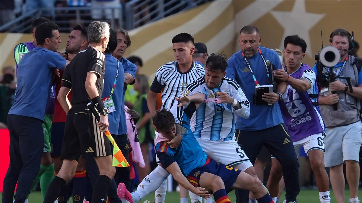 فيفا يتخذ قرارًا ضد الأرجنتين بعد خسارة نهائي كأس العالم أمام إسبانيا 