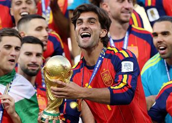 قرار هام من برشلونة بشأن فيران توريس بعد التتويج بـ كأس العالم