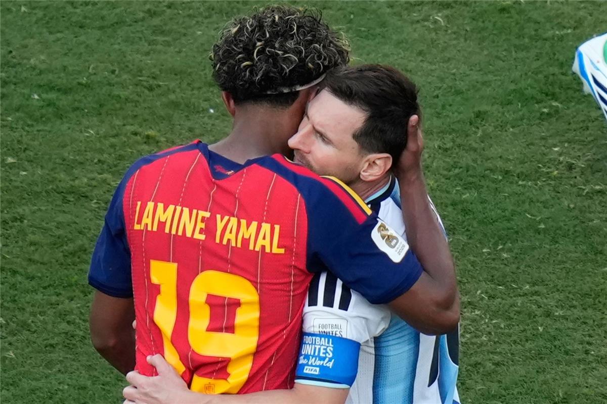 تساوي ميدالية ذهب.. لامين يامال يكشف كلمات ميسي له بعد نهائي كأس العالم 