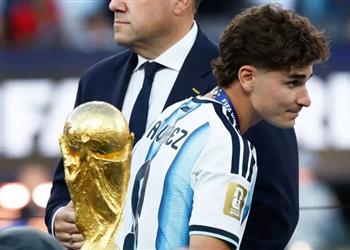 أتلتيكو مدريد يتخذ قرار ا جديد ا تجاه جوليان ألفاريز