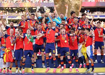 برشلونة يخطط للتعاقد مع مدافع منتخب إسبانيا