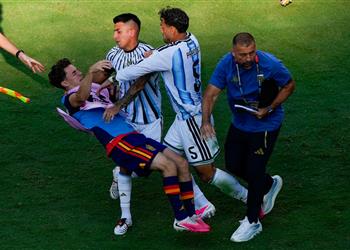 رد فعل غير متوقع من جافي بشأن تعرضه للاعتداء من باريديس