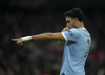 مشجع لتوتنهام يحث فريقه على التعاقد مع عمر مرموش بدلا من لاعب مانشستر سيتي