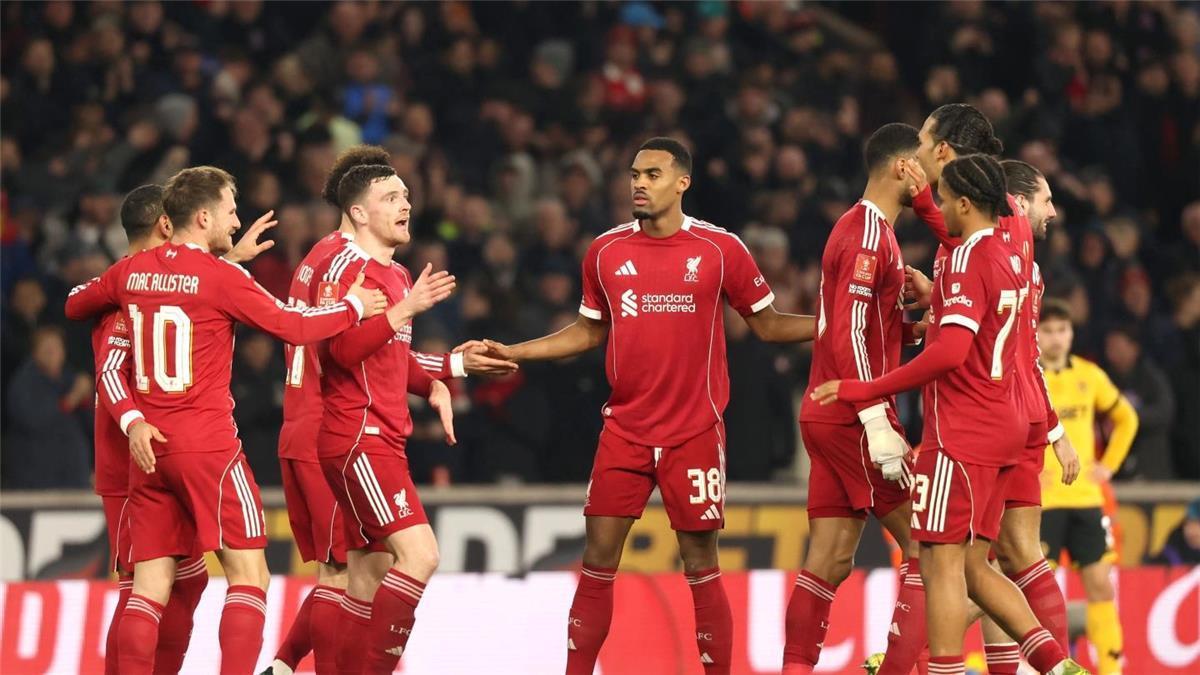 بشكتاش يقدم عرضاً للم شمل محمد صلاح مع أحد زملائه السابقين 