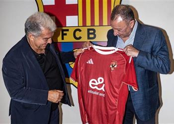 عملاق إفريقيا برشلونة يحتفي بمواجهة الأهلي في كأس خوان جامبر