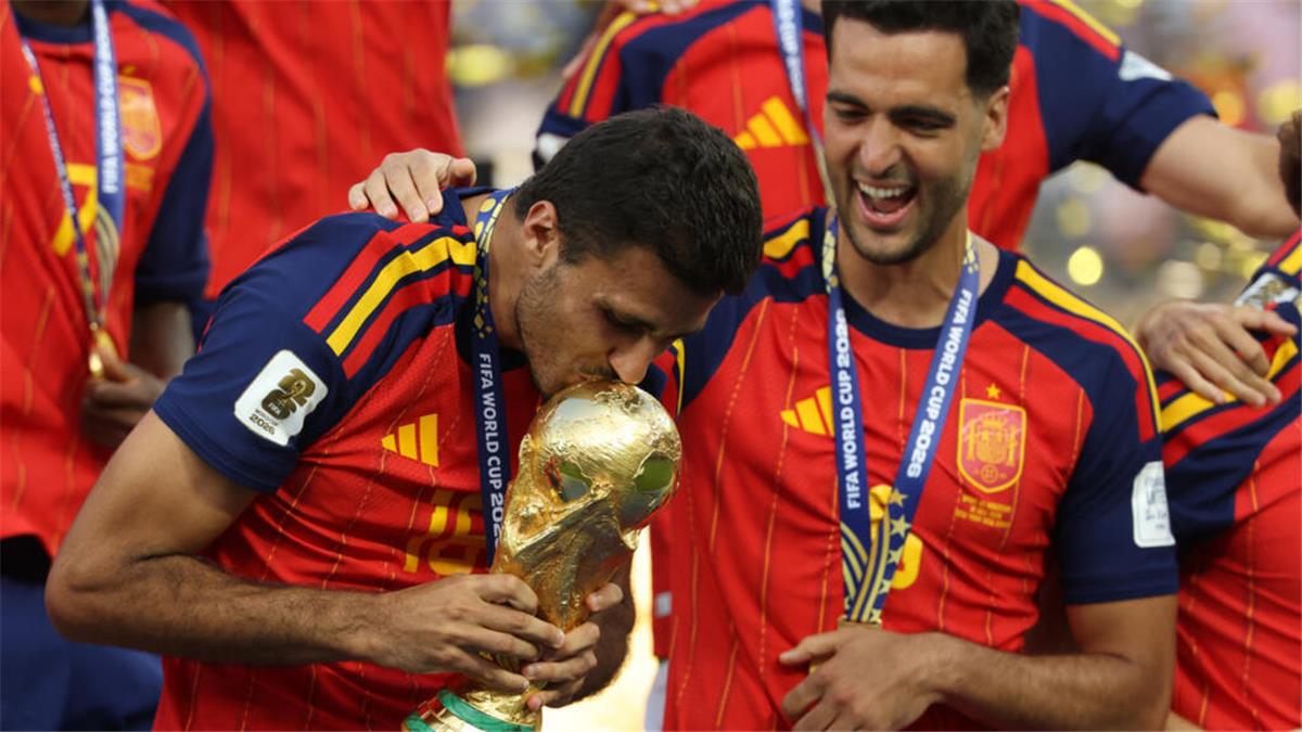 لاعب عربي.. مانشستر سيتي يقترب من ضم بديل رودري