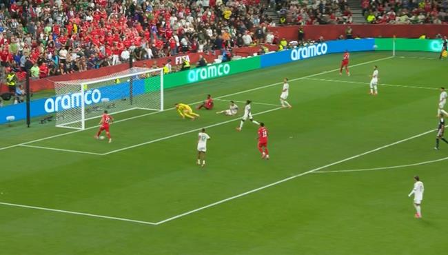لاعب سويسرا يهدر هدف محقق بطريقة غريبة امام الجزائر بكأس العالم