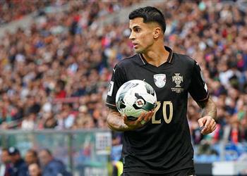 بسبب برشلونة كانسيلو يدخل في حرب مع الهلال السعودي