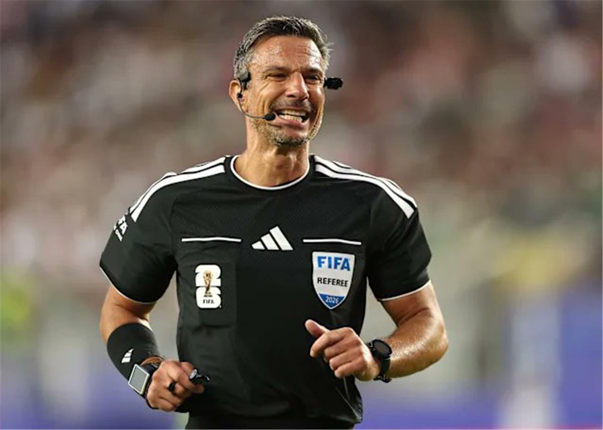 حكم نهائي كأس العالم: ميسي لم يتصرف معي بسوء.. ولا أتخيل كرة القدم بدون الفار 