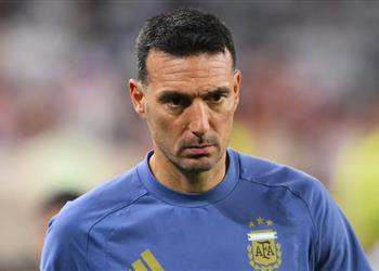 سكالوني يلوم فيفا قبل مباراة مصر والأرجنتين في كأس العالم