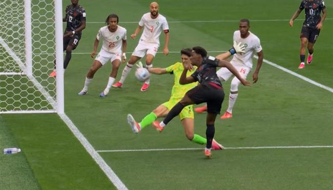 تصدي ياسين بونو يحرم كندا من تسجيل هدف امام المغرب بكأس العالم