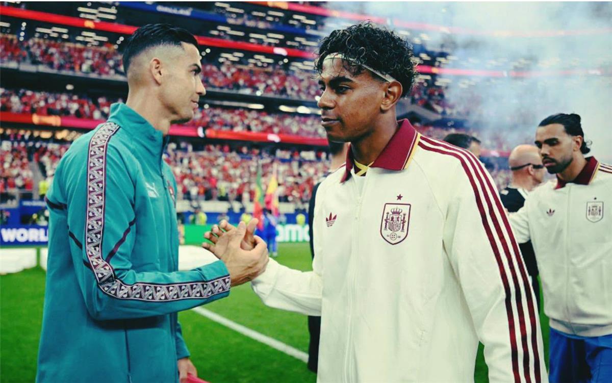تصرف غير متوقع من لامين يامال تجاه رونالدو بعد فوز إسبانيا على البرتغال 