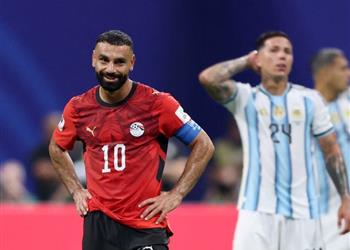 هراء آلان شيرر يهاجم التحكيم بعد خسارة مصر أمام الأرجنتين