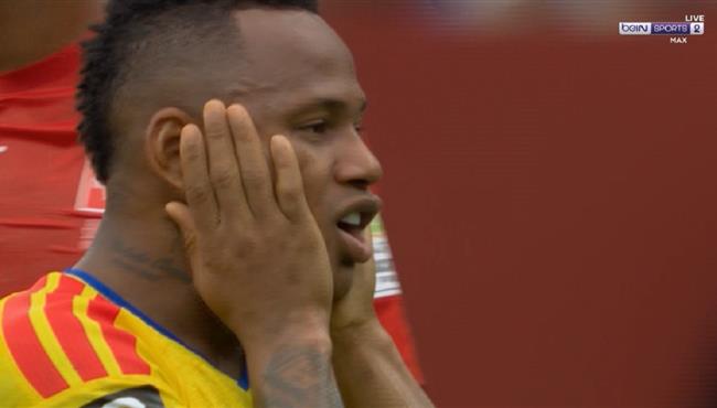 لاعب كولومبيا يهدر فرصة هدف محقق امام سويسرا بكأس العالم