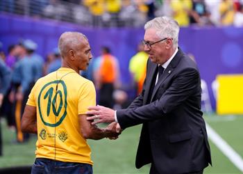 روماريو يفتح النار على أنشيلوتي سبب لنا العار ولاعب البرازيل خيب أملي