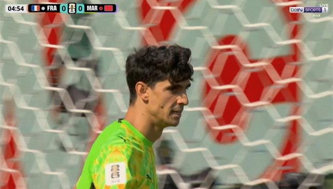 ياسين بونو يتألق ويتصدي لفرصتين في اقل من دقيقه امام فرنسا بكأس العالم