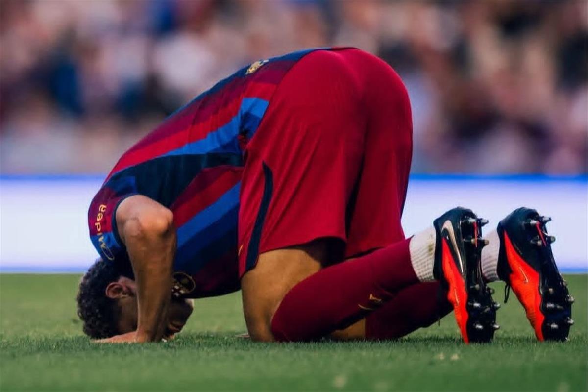 موندو ديبورتيفو تتغنى بـ حمزة عبد الكريم: حقق حلمًا صعبًا لبرشلونة.. ومحمد صلاح كلمة السر 