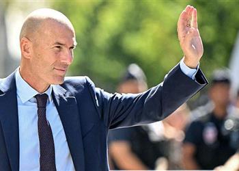 حدث استثنائي لمنتخب فرنسا قبل أولى مبارياته مع زيدان