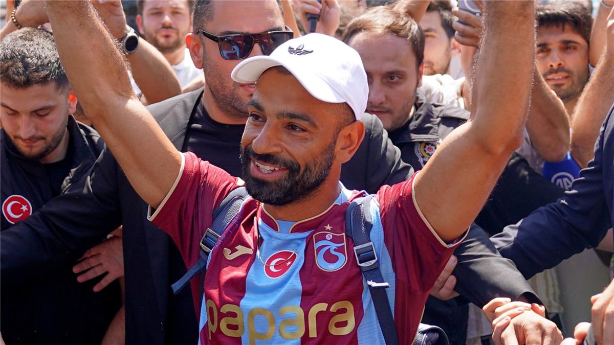 تقارير: خصم محمد صلاح في كأس العالم مرشح للانتقال إلى طرابزون سبور 