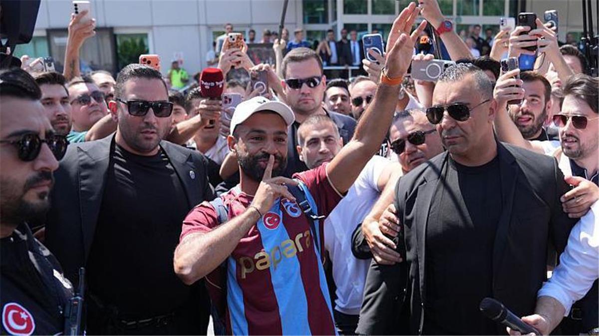 جيرارد يشيد بمحمد صلاح بعد انتقاله إلى طرابزون: تعاقدوا مع مقاتل حقيقي 