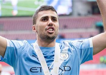 مانشستر سيتي يستقر على بديل رودري من الدوري الإنجليزي