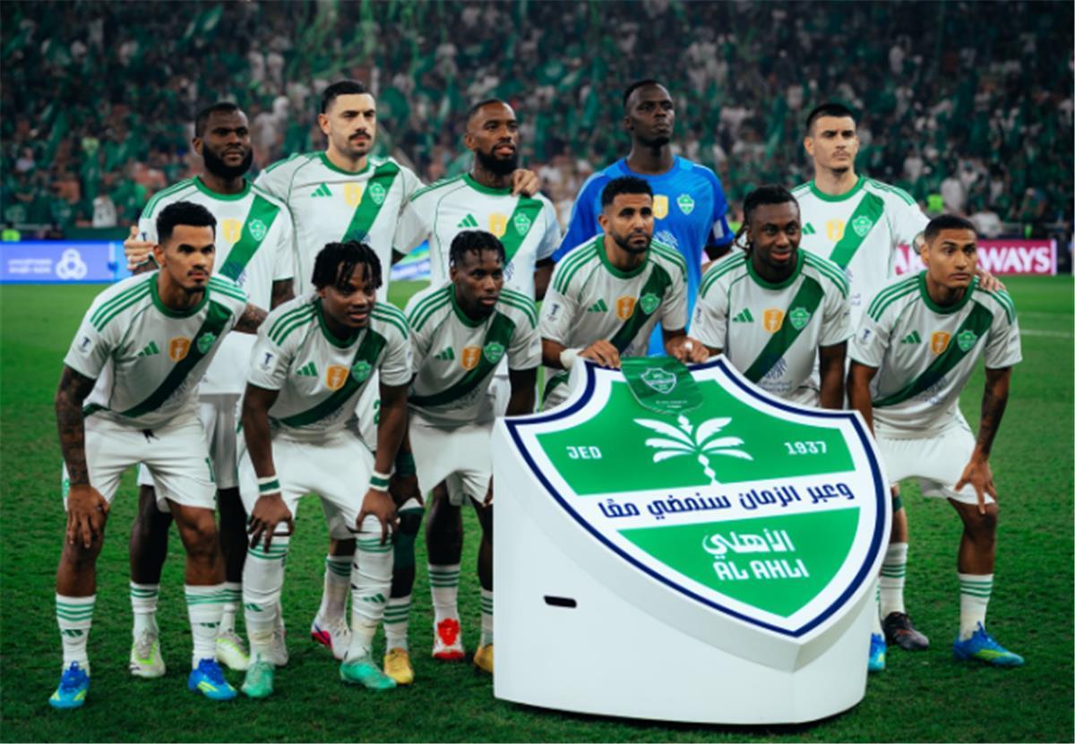 الأهلي السعودي يعرض 10 ملايين يورو لعودة لاعبه السابق 