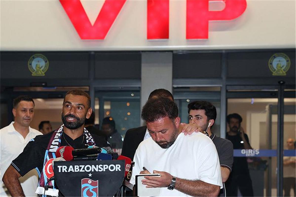 محمد صلاح يحفز لاعب ليفربول السابق للانتقال إلى طرابزون 