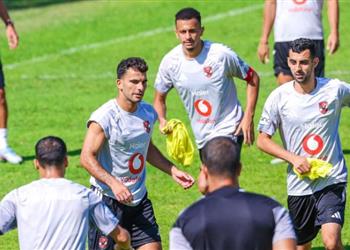 قبل مواجهة بادالونا عموتة يحاضر لاعبي الأهلي