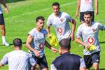 قبل مواجهة بادالونا.. عموتة يحاضر لاعبي الأهلي