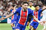 فيديو | كفاراتسخيليا يسجل هدف باريس سان جيرمان الأول أمام أستون فيلا